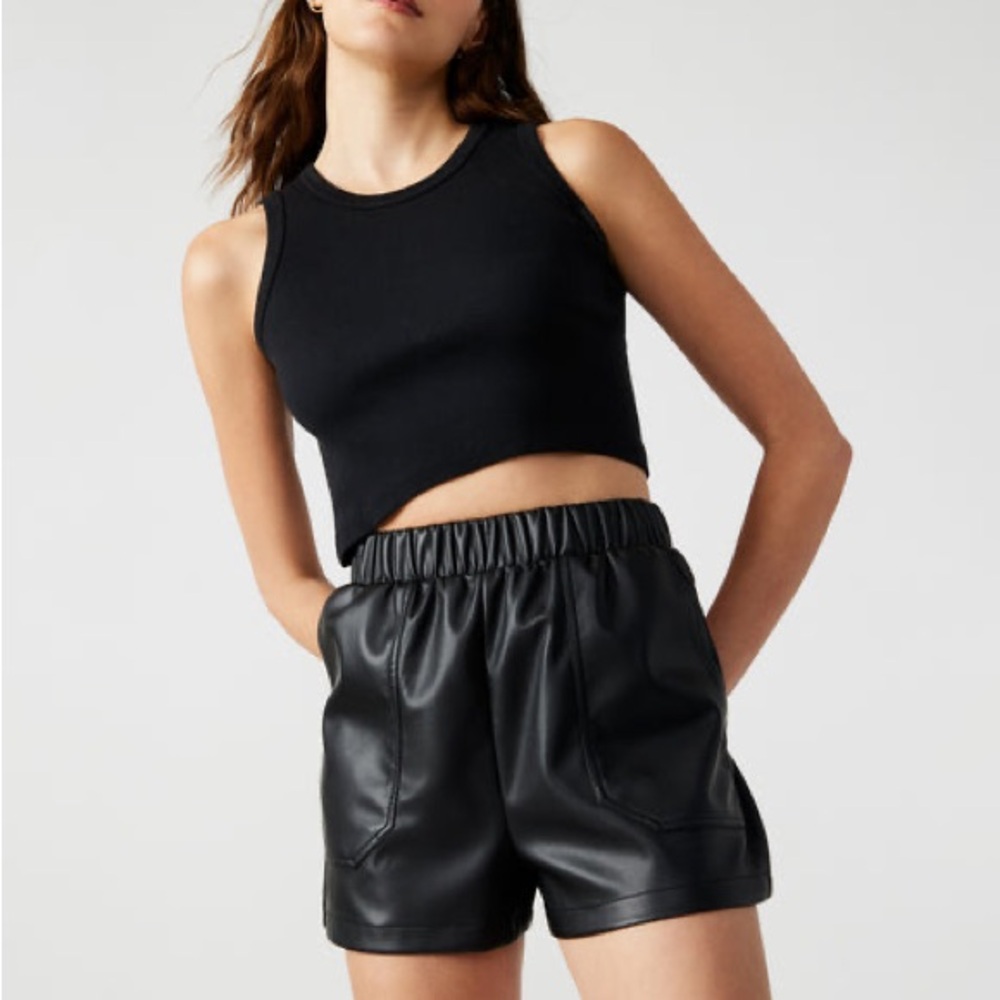 Steve Madden Faux the Record Short Size Medium - EUC